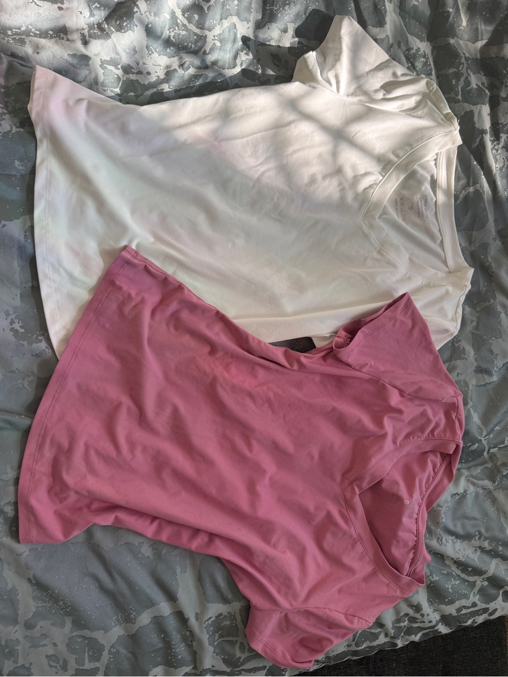 Viral Buttery Soft Fitted V-Neck Tee Bundle Pink & White Size Small